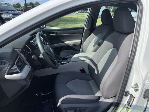 Used 2020 Toyota Camry LE FWD image 13