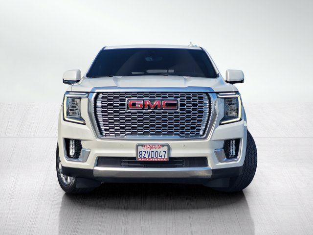 Used 2022 GMC Yukon Denali w/ Denali Premium Package AWD/4WD image 2