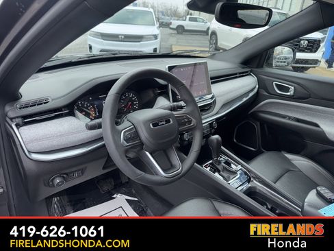 Used 2024 Jeep Compass Latitude image 14