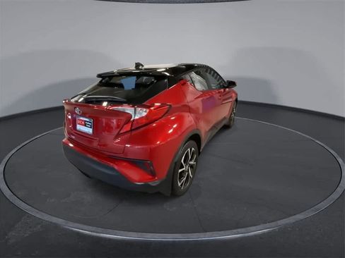 Used 2020 Toyota C-HR XLE image 8