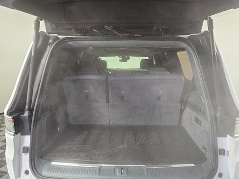 Used 2022 Jeep Grand Wagoneer Series III image 17