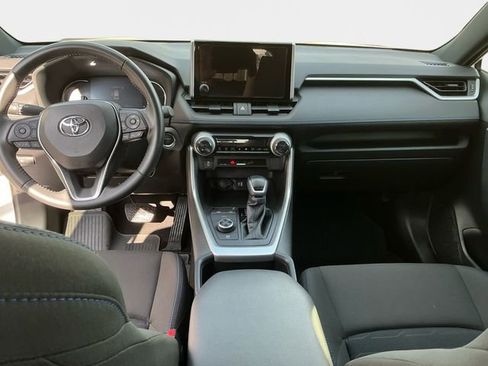 Used 2024 Toyota RAV4 SE image 10