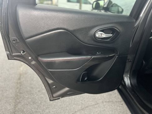 Used 2014 Jeep Cherokee Trailhawk w/ Comfort/Convenience Group AWD/4WD image 16