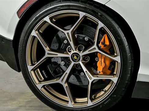 Used 2025 Lamborghini Revuelto AWD/4WD image 16