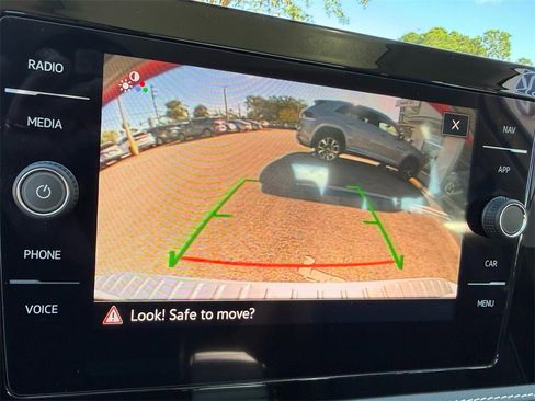 Certified 2025 Volkswagen Jetta SEL image 32