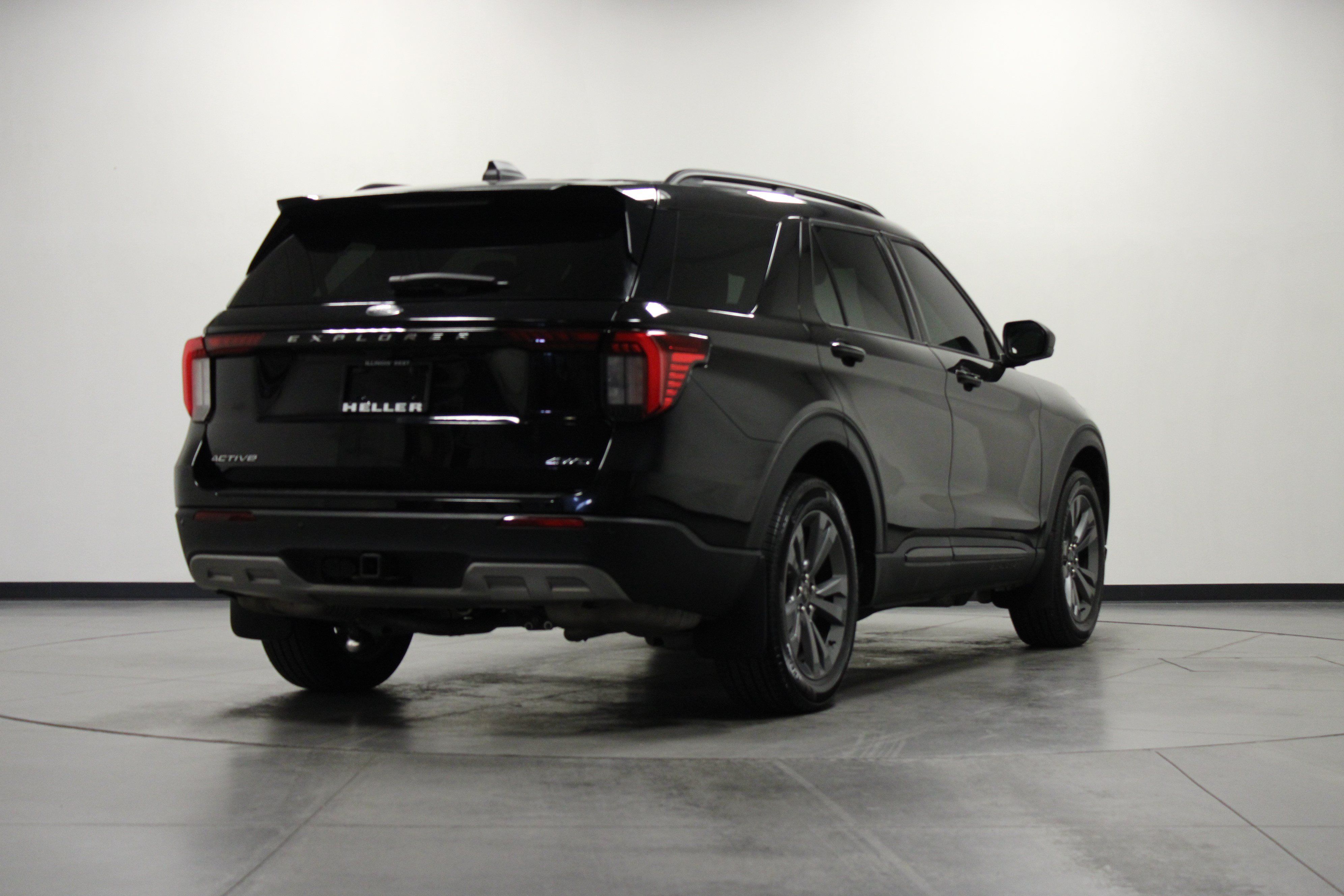 Used 2025 Ford Explorer Active w/ Active Comfort Package AWD/4WD image 4
