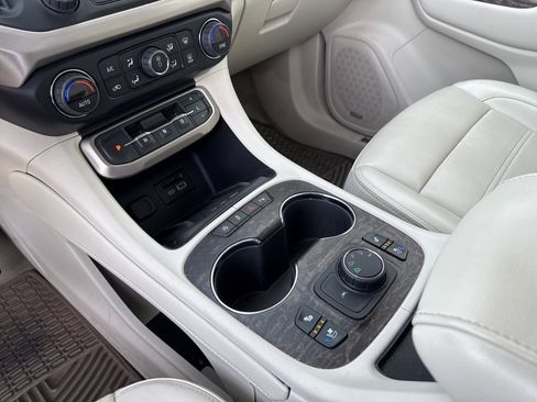 Used 2020 GMC Acadia Denali w/ Denali Ultimate Package image 19