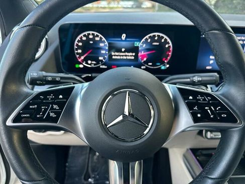 Used 2025 Mercedes-Benz GLA 250 image 29