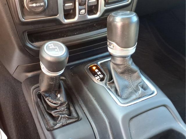 Used 2022 Jeep Wrangler Unlimited Sahara AWD/4WD image 11