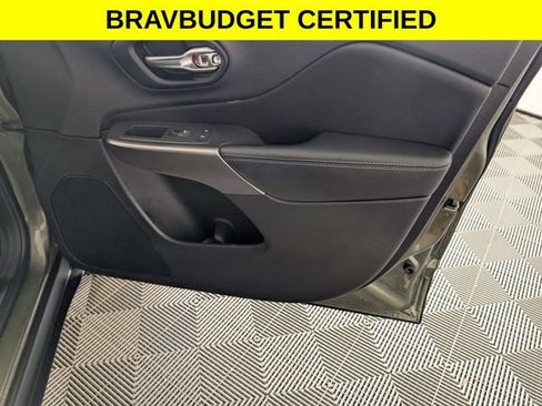 Used 2019 Jeep Cherokee Latitude Plus w/ Comfort/Convenience Group AWD/4WD image 33