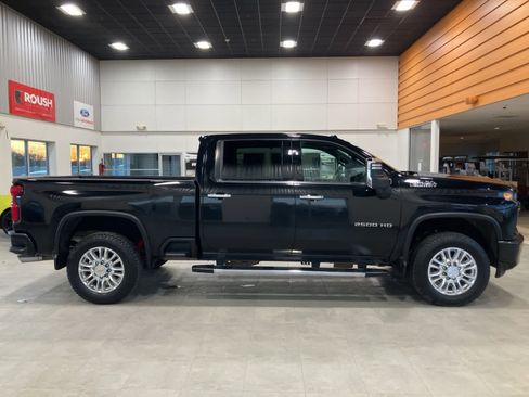 Used 2022 Chevrolet Silverado 2500 High Country image 4