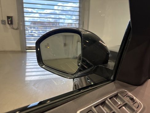 Used 2019 Jaguar F-PACE R-Sport image 16