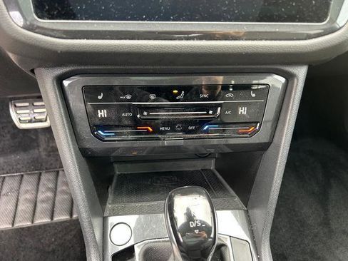 Used 2022 Volkswagen Tiguan SE R-Line AWD/4WD image 16