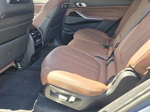 Used 2023 BMW X7 xDrive40i w/ Premium Package AWD/4WD image 11