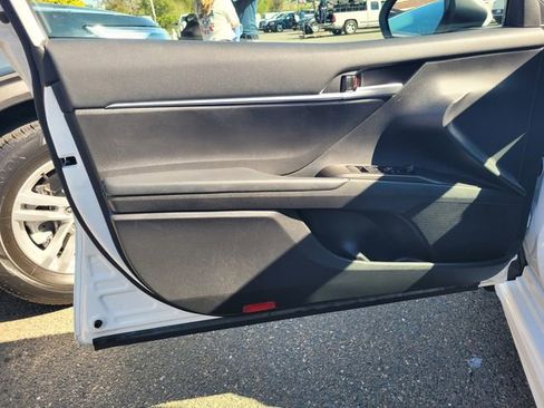 Used 2024 Toyota Camry SE image 16