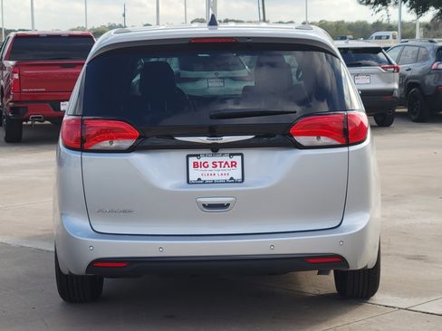 New 2026 Chrysler Voyager LX image 6