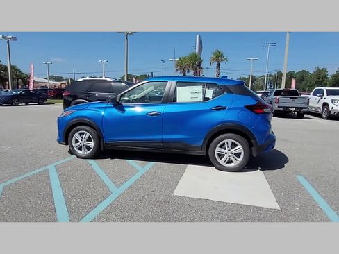 New 2025 Nissan Kicks Play S image 24