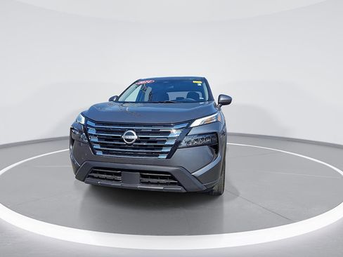 Used 2024 Nissan Rogue SV image 4