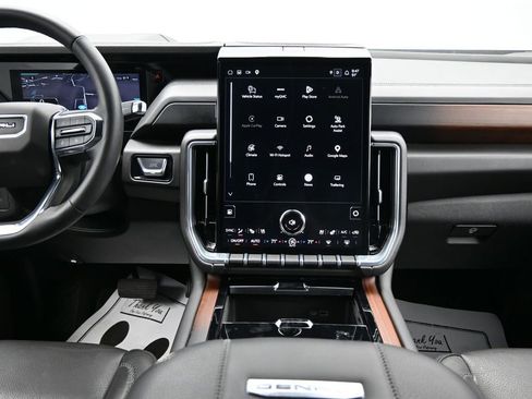 Used 2025 GMC Yukon XL Denali AWD/4WD image 18