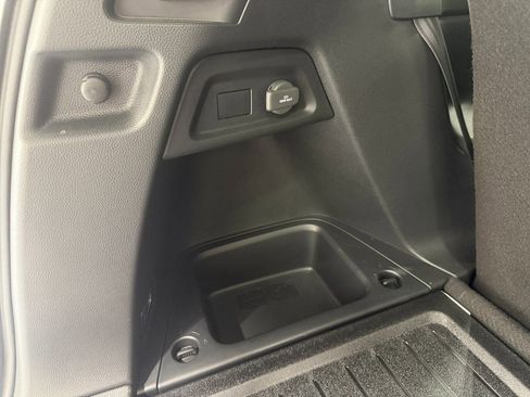 Used 2025 Honda Pilot TrailSport image 39