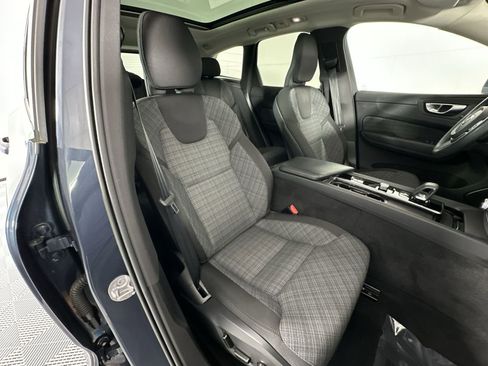 Used 2022 Volvo XC60 B5 Momentum AWD/4WD image 27
