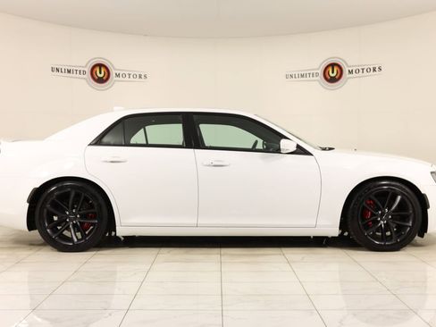 Used 2023 Chrysler 300 C RWD image 2