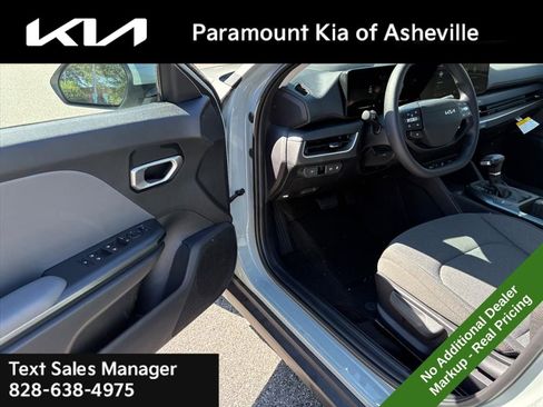 New 2025 Kia K4 LXS image 14