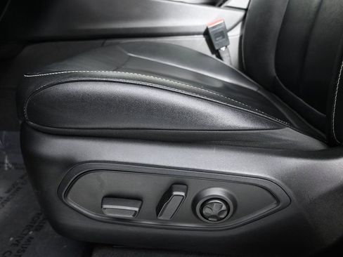 Used 2023 Jeep Grand Cherokee Limited w/ Black Appearance Package image 22