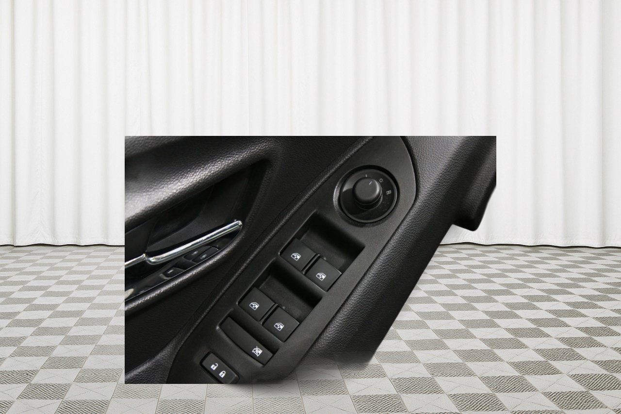 Used 2020 Chevrolet Trax LS w/ Tint and Cruise Package AWD/4WD image 4