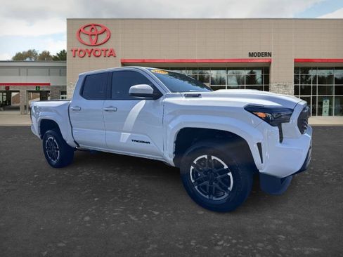 Certified 2026 Toyota Tacoma TRD Sport AWD/4WD image 1