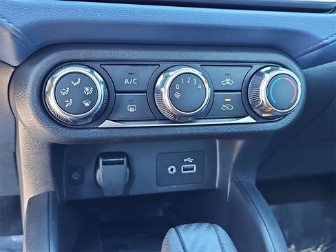 Used 2025 Nissan Versa SV w/ Trunk Package image 20