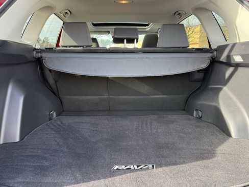 Used 2020 Toyota RAV4 XLE image 30