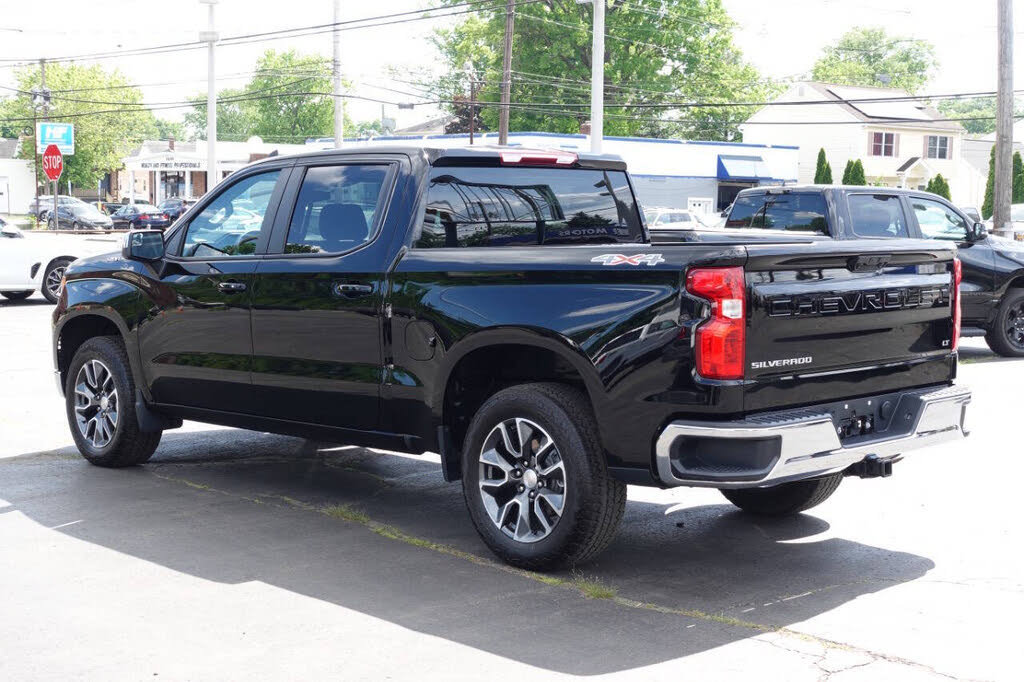 Used 2024 Chevrolet Silverado 1500 LT AWD/4WD image 3