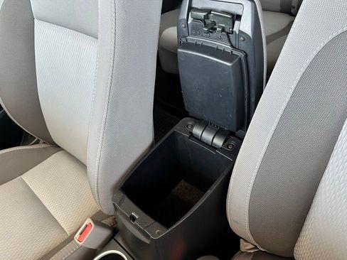 Used 2018 Toyota Corolla LE FWD image 29