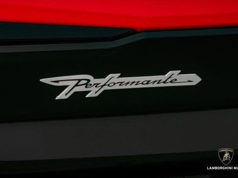 Used 2023 Lamborghini Urus Performante AWD/4WD image 17