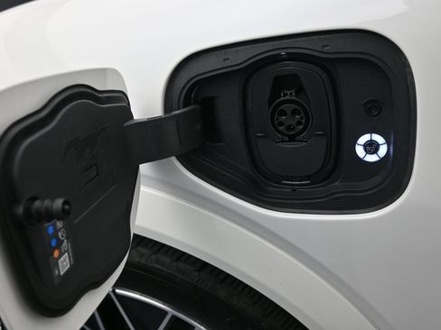 Used 2025 Ford Mustang Mach-E Premium image 33