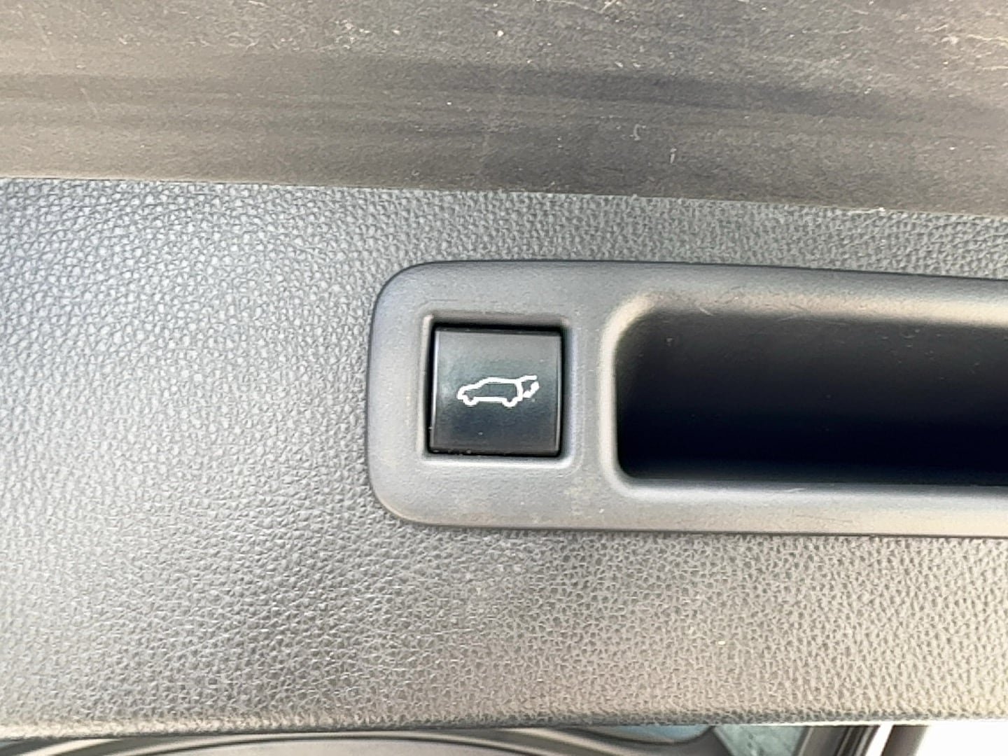 Used 2020 Toyota Highlander XLE AWD/4WD image 19