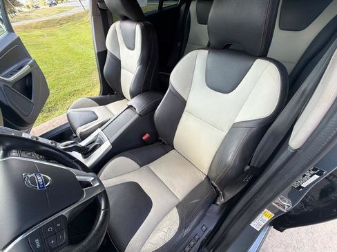 Used 2017 Volvo V60 T5 Cross Country w/ Convenience Package AWD/4WD image 25