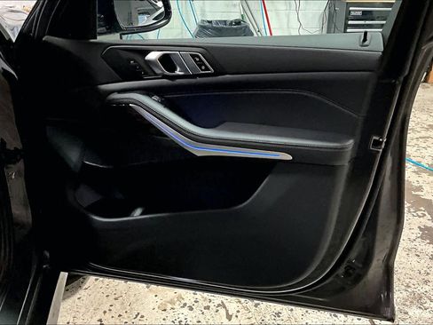 Used 2023 BMW X7 xDrive40i w/ M Sport Package image 23