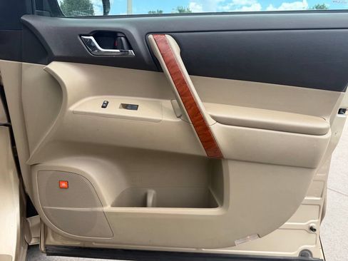 Used 2010 Toyota Highlander Limited AWD/4WD image 27