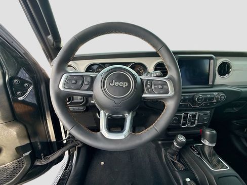Used 2023 Jeep Wrangler Unlimited Sahara AWD/4WD image 12