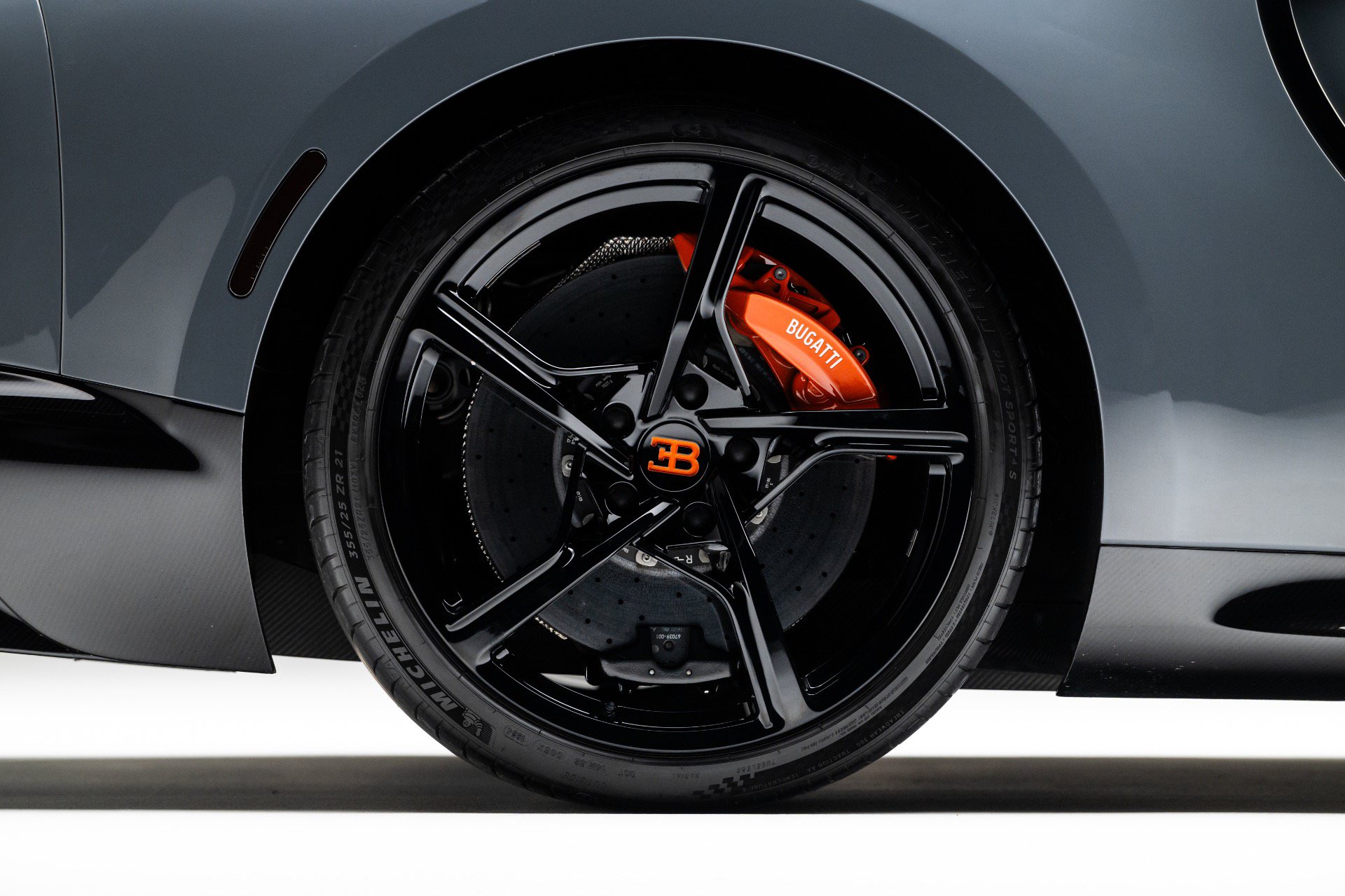Used 2024 Bugatti Chiron Super Sport AWD/4WD image 47