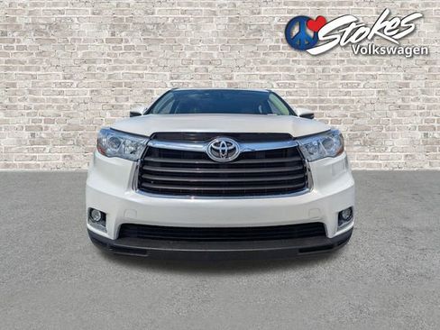 Used 2016 Toyota Highlander Limited w/ Driver Technology Package FWD image 9
