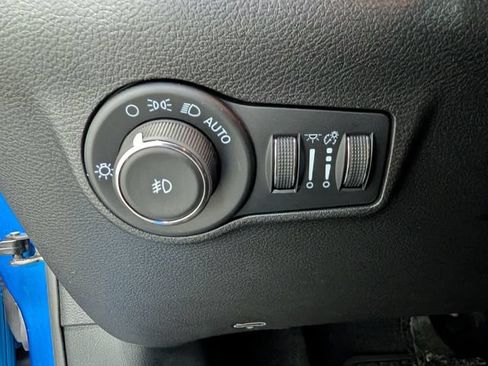 Used 2025 Jeep Compass Trailhawk AWD/4WD image 18