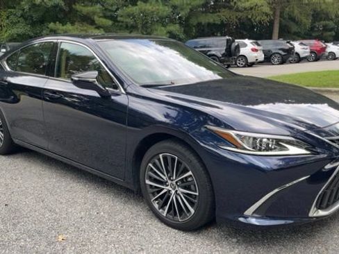 Used 2025 Lexus ES 350 w/ Premium Package FWD image 2