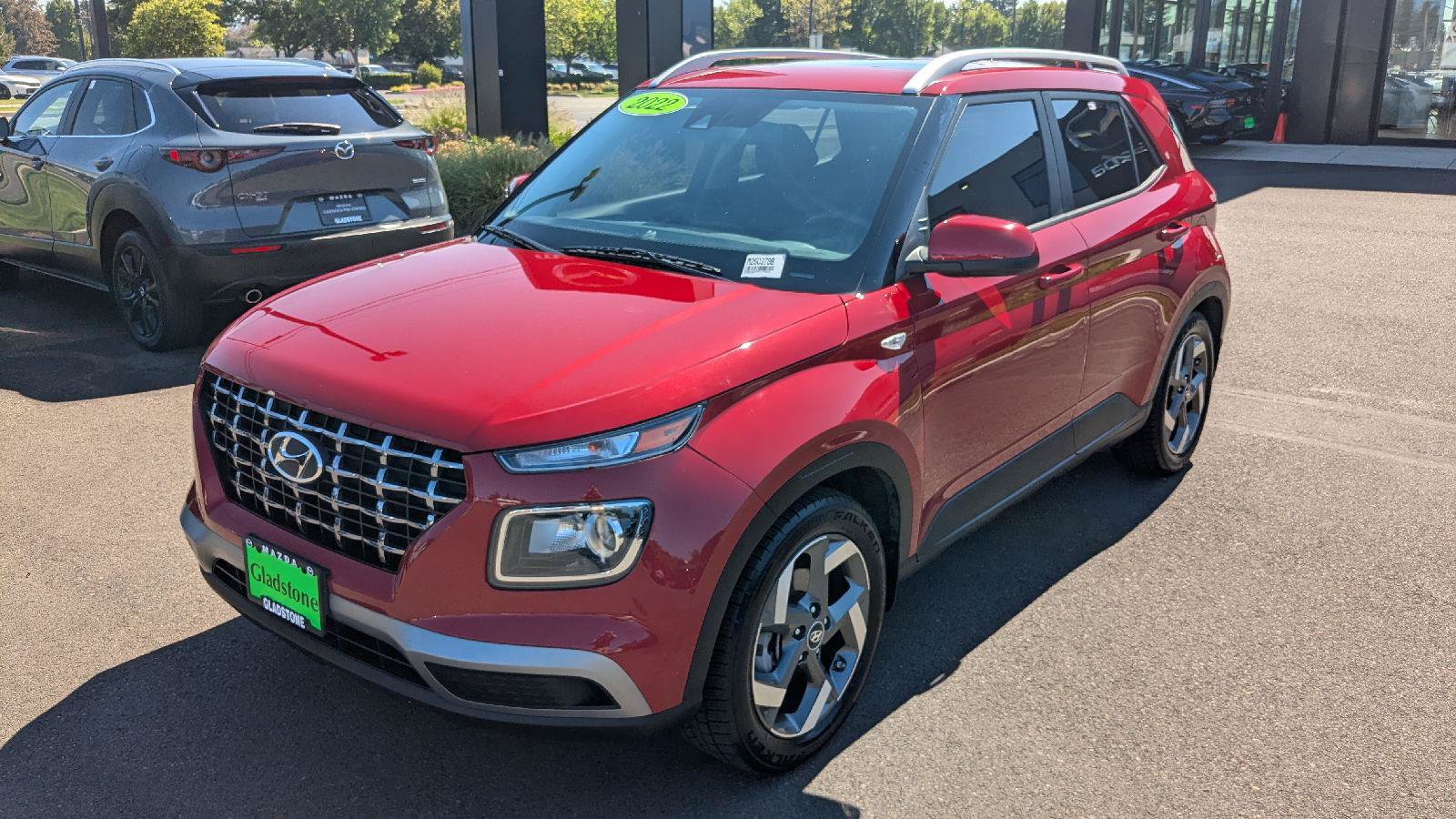 Used 2022 Hyundai Venue SEL FWD image 2