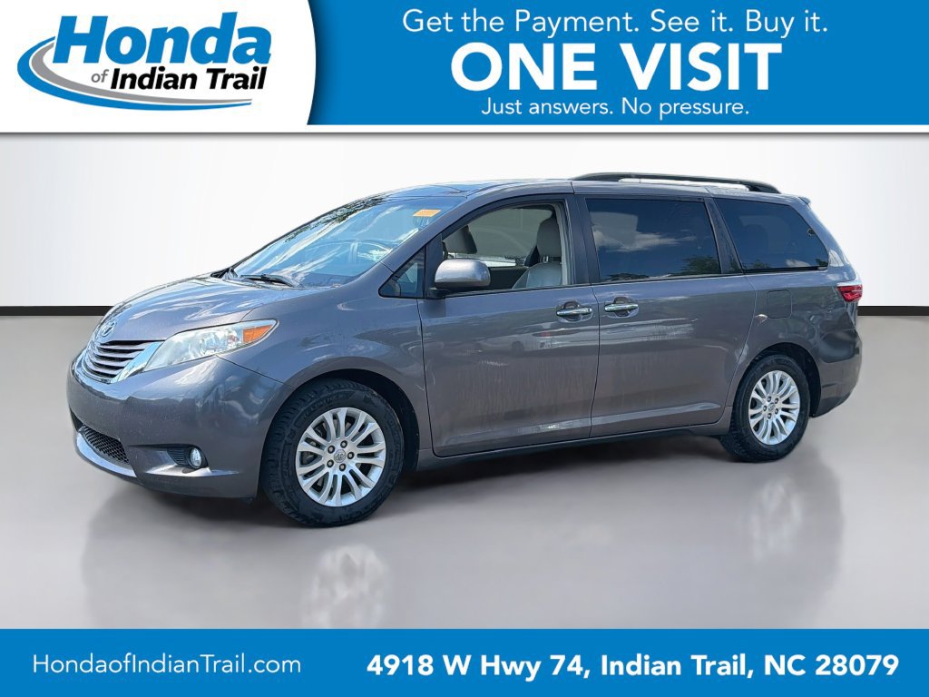 Used 2016 Toyota Sienna XLE FWD image 2