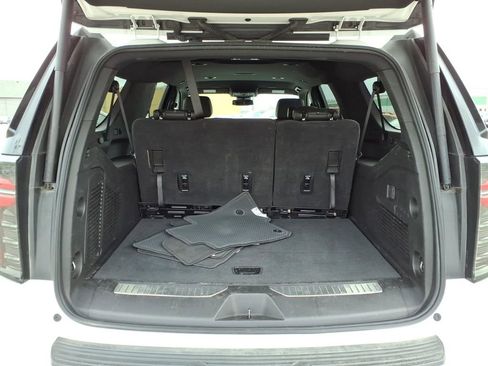 Used 2025 Chevrolet Suburban Z71 image 24