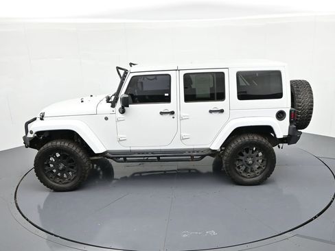 Used 2013 Jeep Wrangler Unlimited Sahara w/ Connectivity Group AWD/4WD image 15