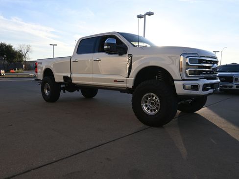 Used 2024 Ford F350 Platinum w/ FX4 Off-Road Package image 8